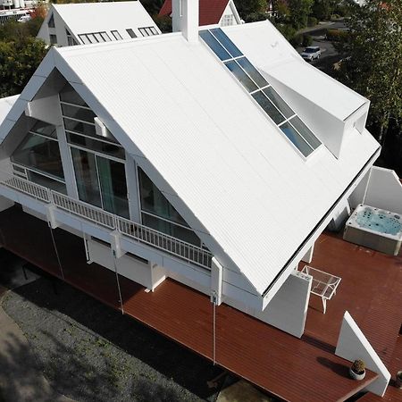 Big Villa Centrally Located In Reykjavik Exterior photo
