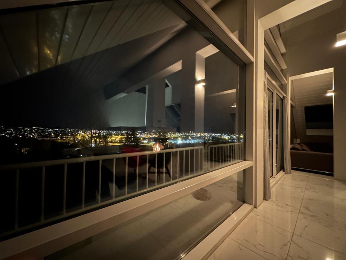 Big Villa Centrally Located In Reykjavik Exterior photo