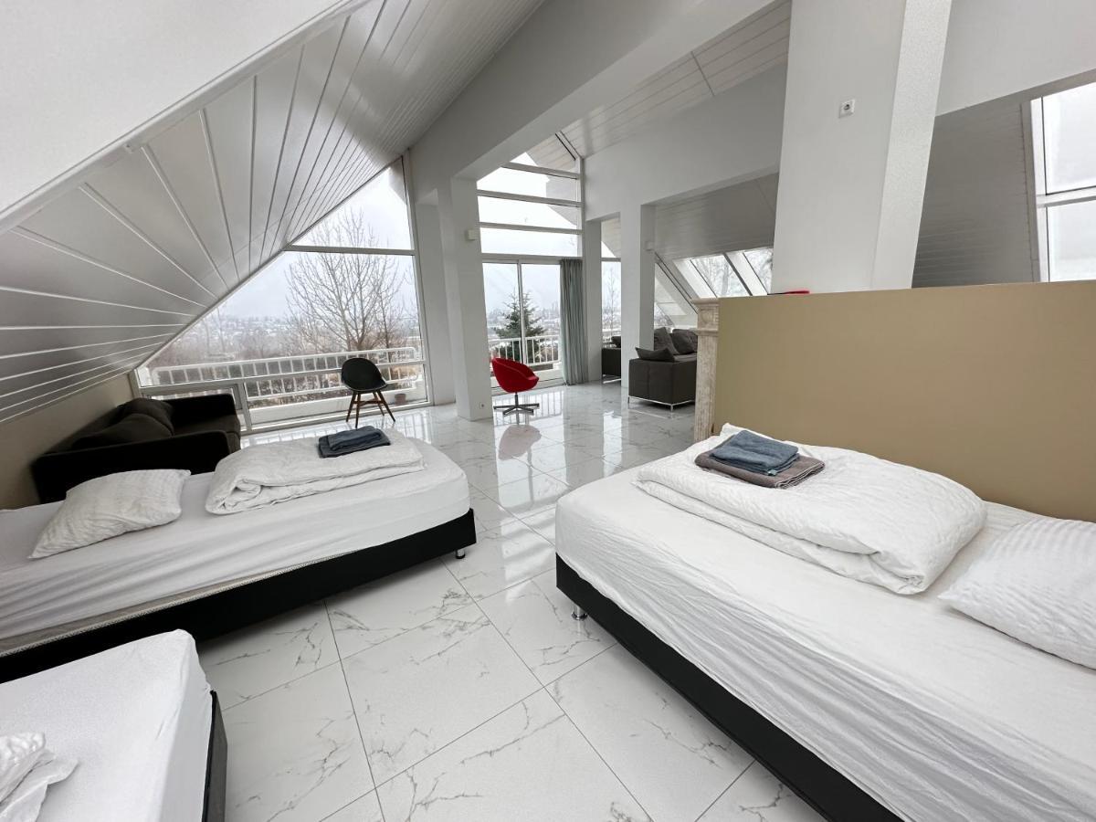 Big Villa Centrally Located In Reykjavik Exterior photo